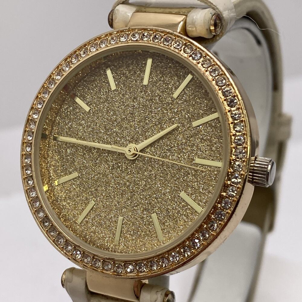 Womens White Leather Vintage Fashion Watch Works New Battery